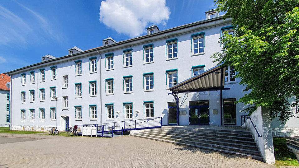 Vorderansicht des Gebäudes Ludwig-Erhard-Ring 8